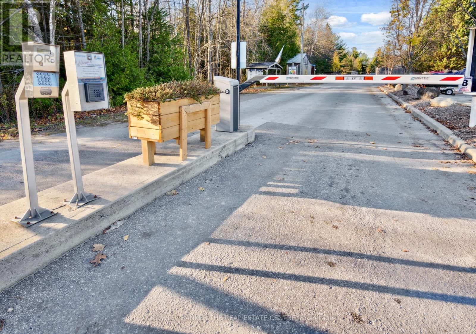 70 TOPAZ STREET Image 24