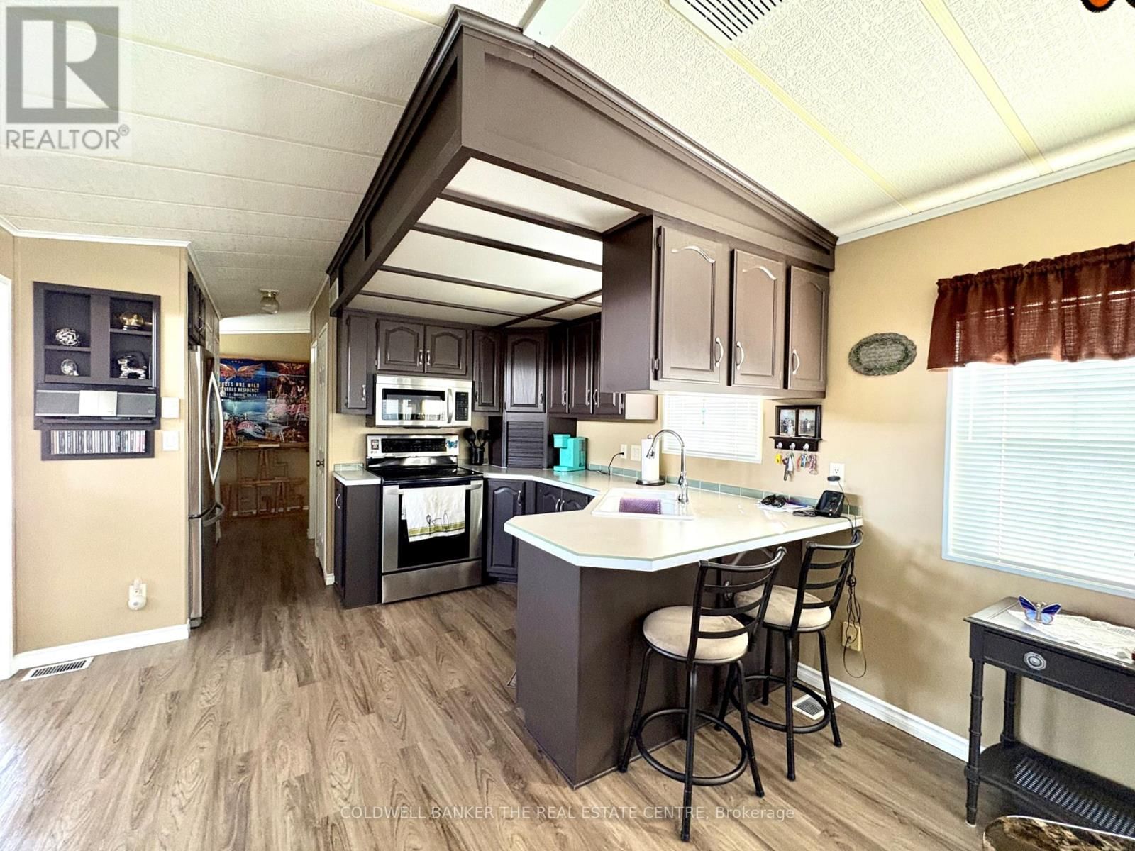 70 TOPAZ STREET Image 8