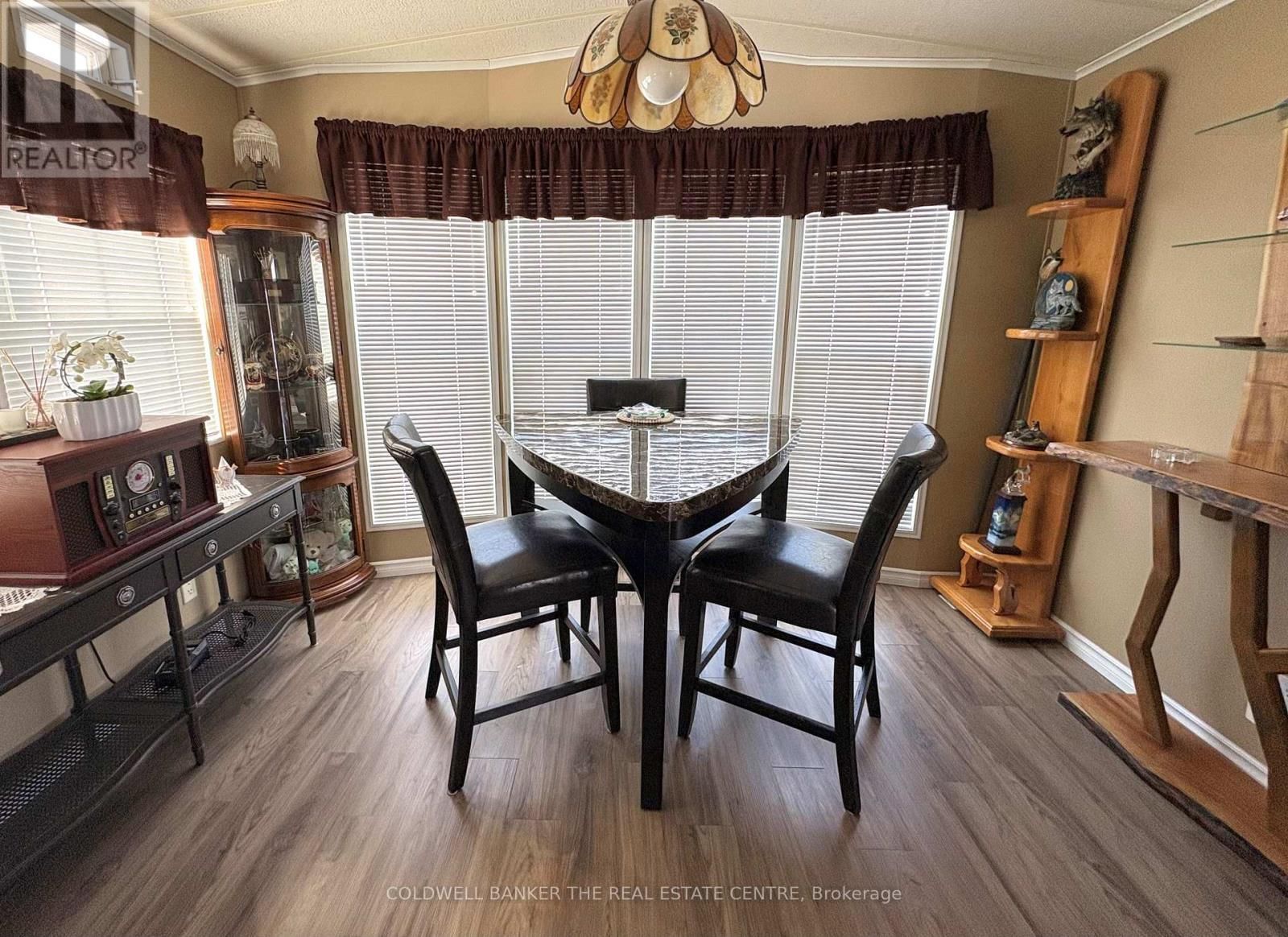 70 TOPAZ STREET Image 9