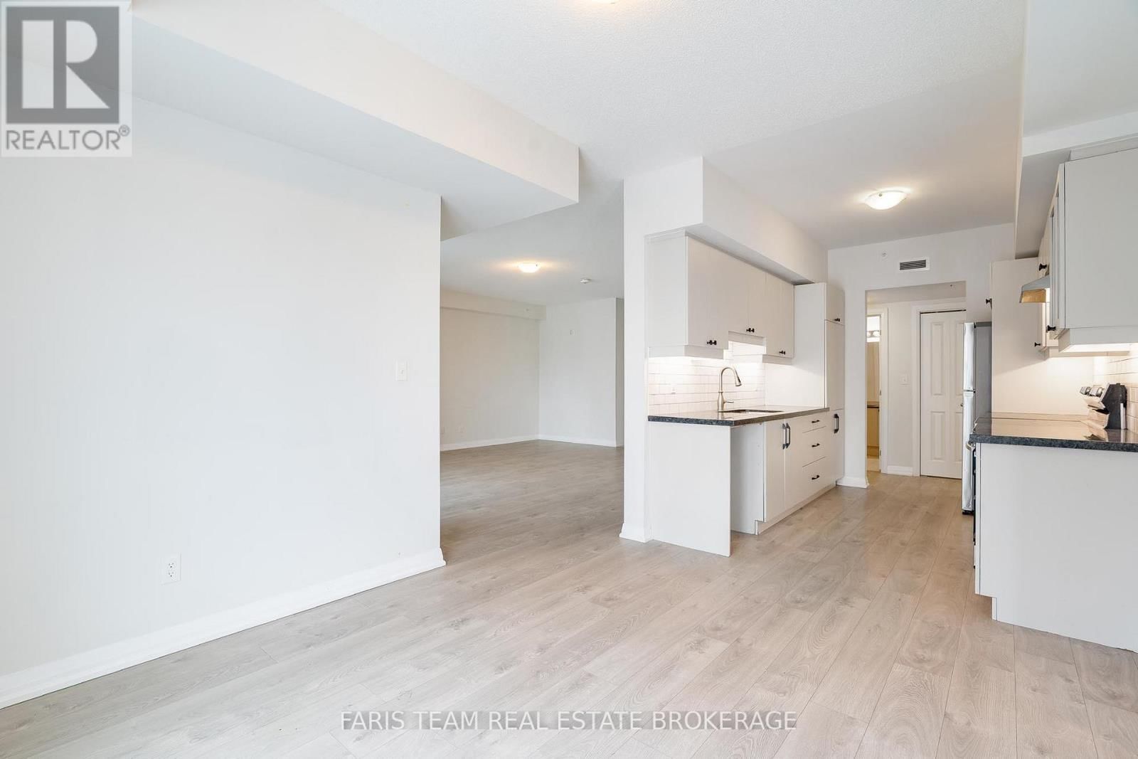 211 - 20 KODA STREET Image 13