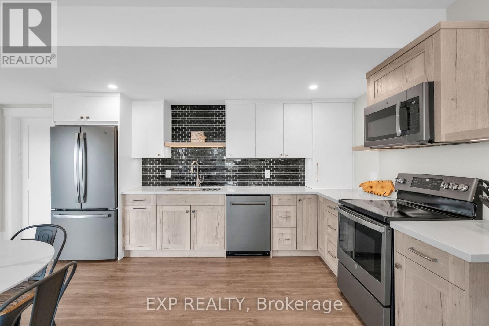 244 FRANK STREET Image 32