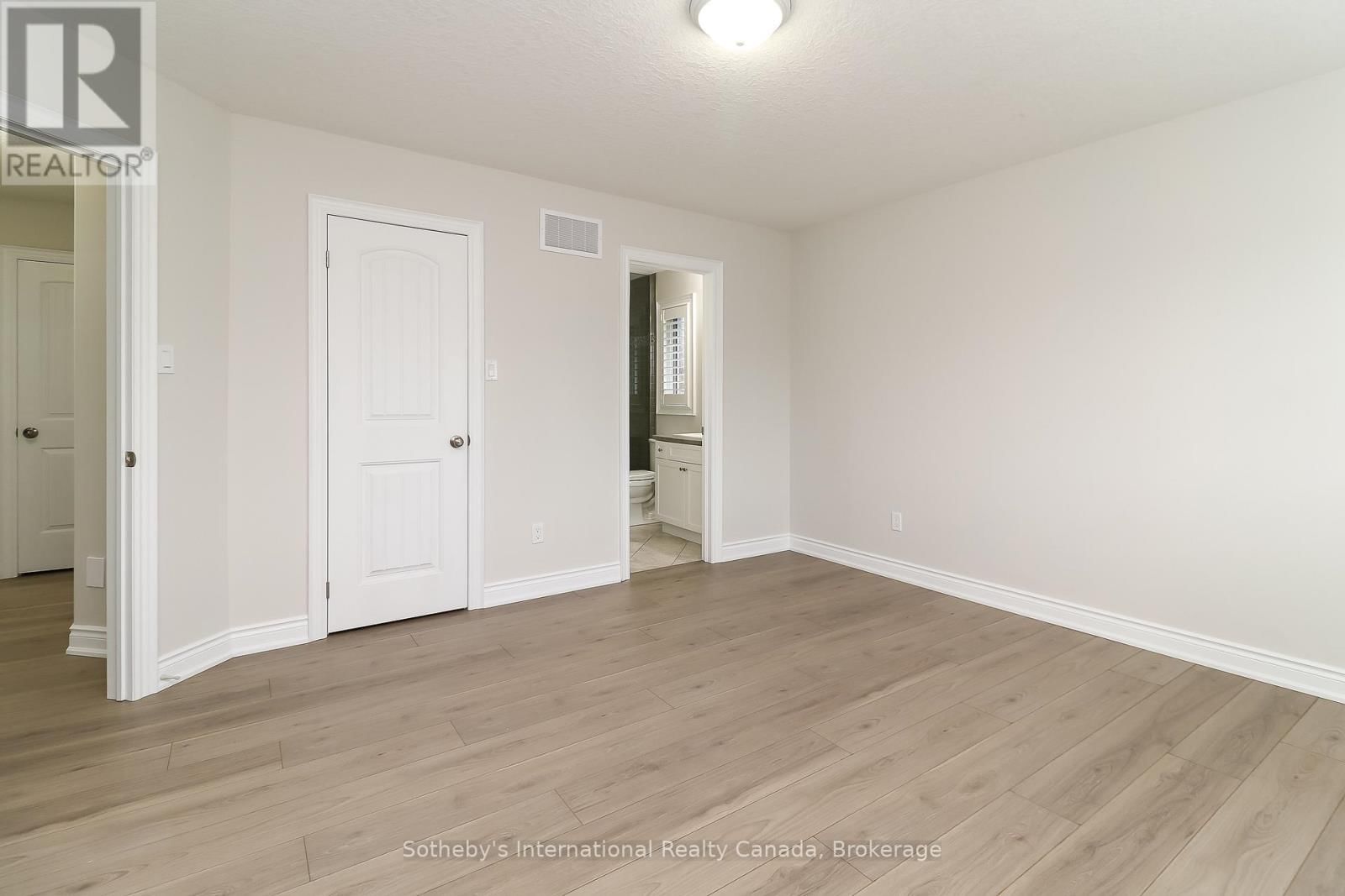 75 GARBUTT CRESCENT Image 32