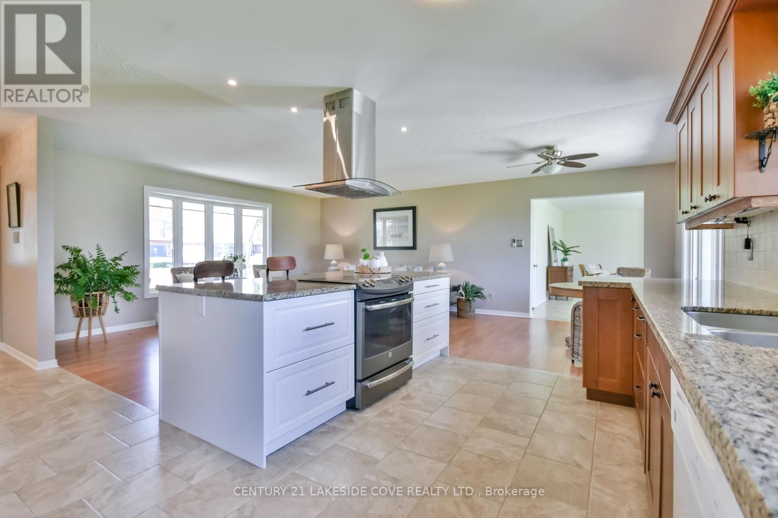 121 BAYSHORE DRIVE Image 9