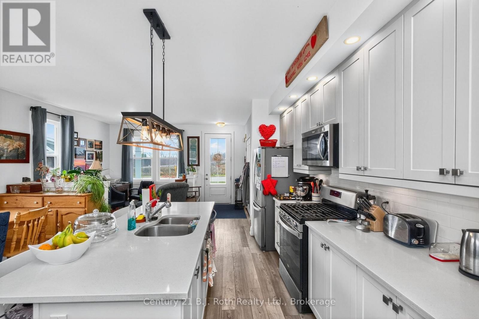 16 SAMANTHA LANE Image 15