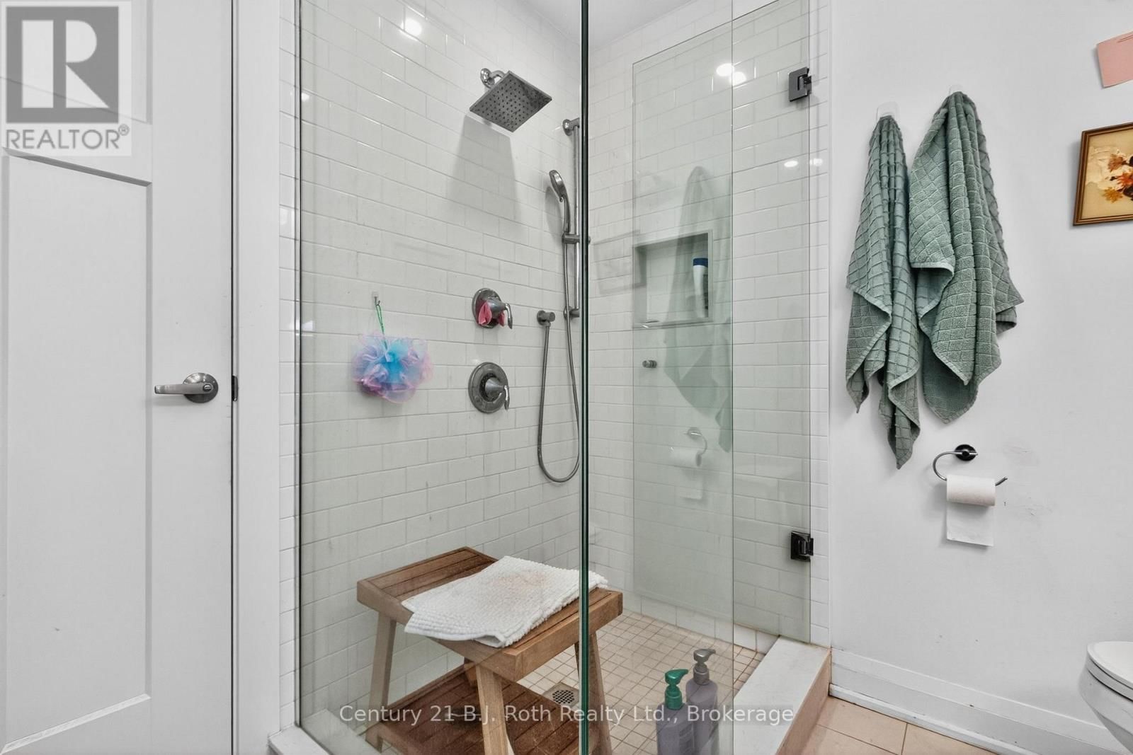 16 SAMANTHA LANE Image 24