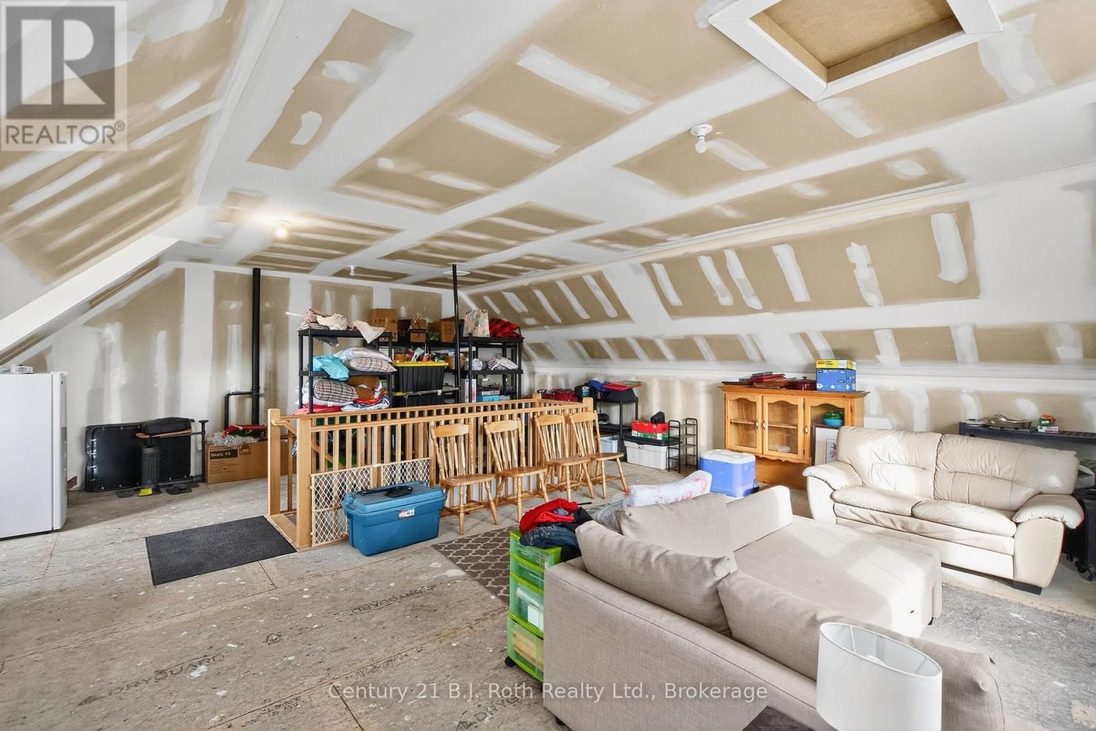 16 SAMANTHA LANE Image 29