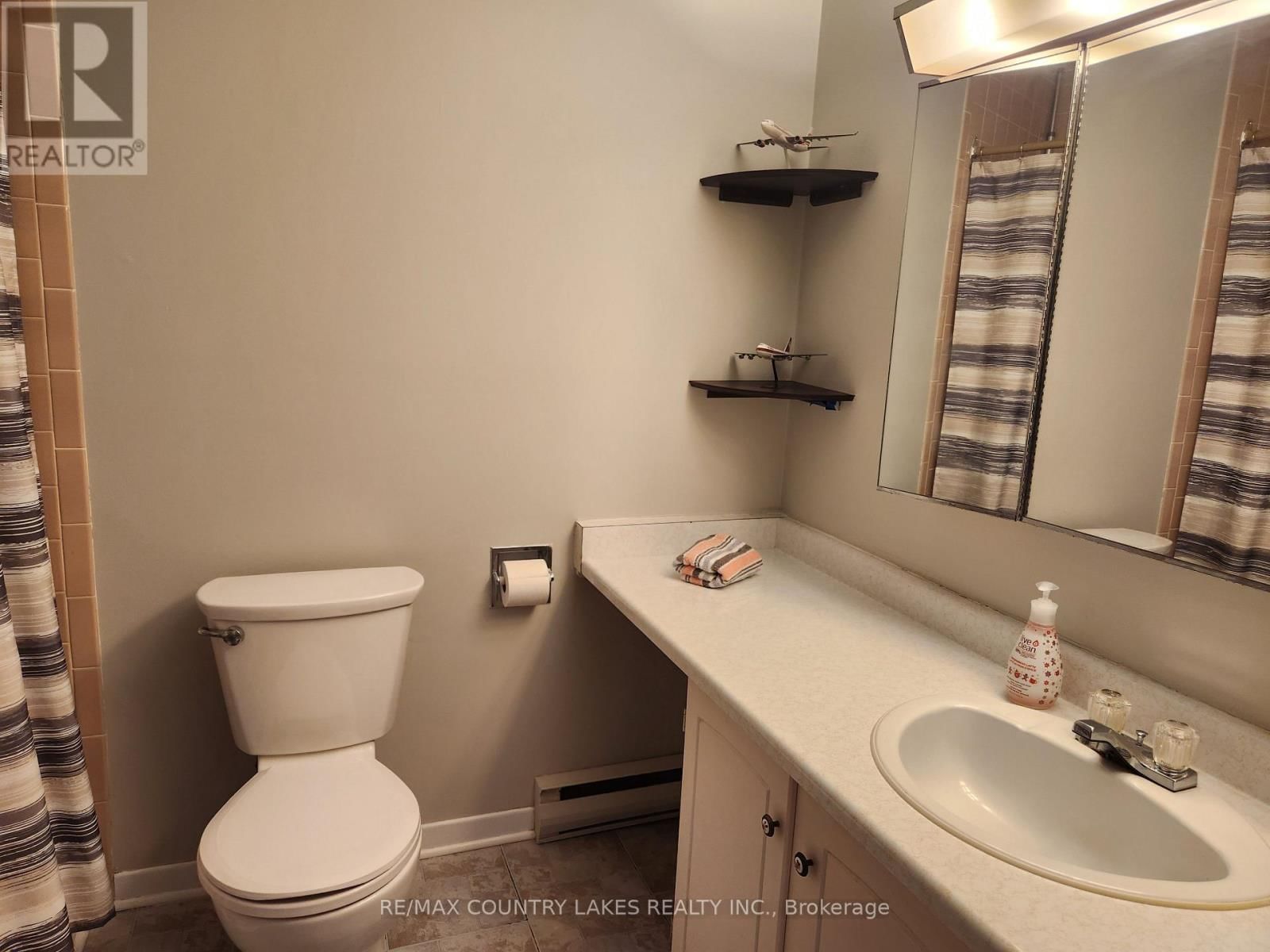 3 - 4 PARADISE BOULEVARD Image 16