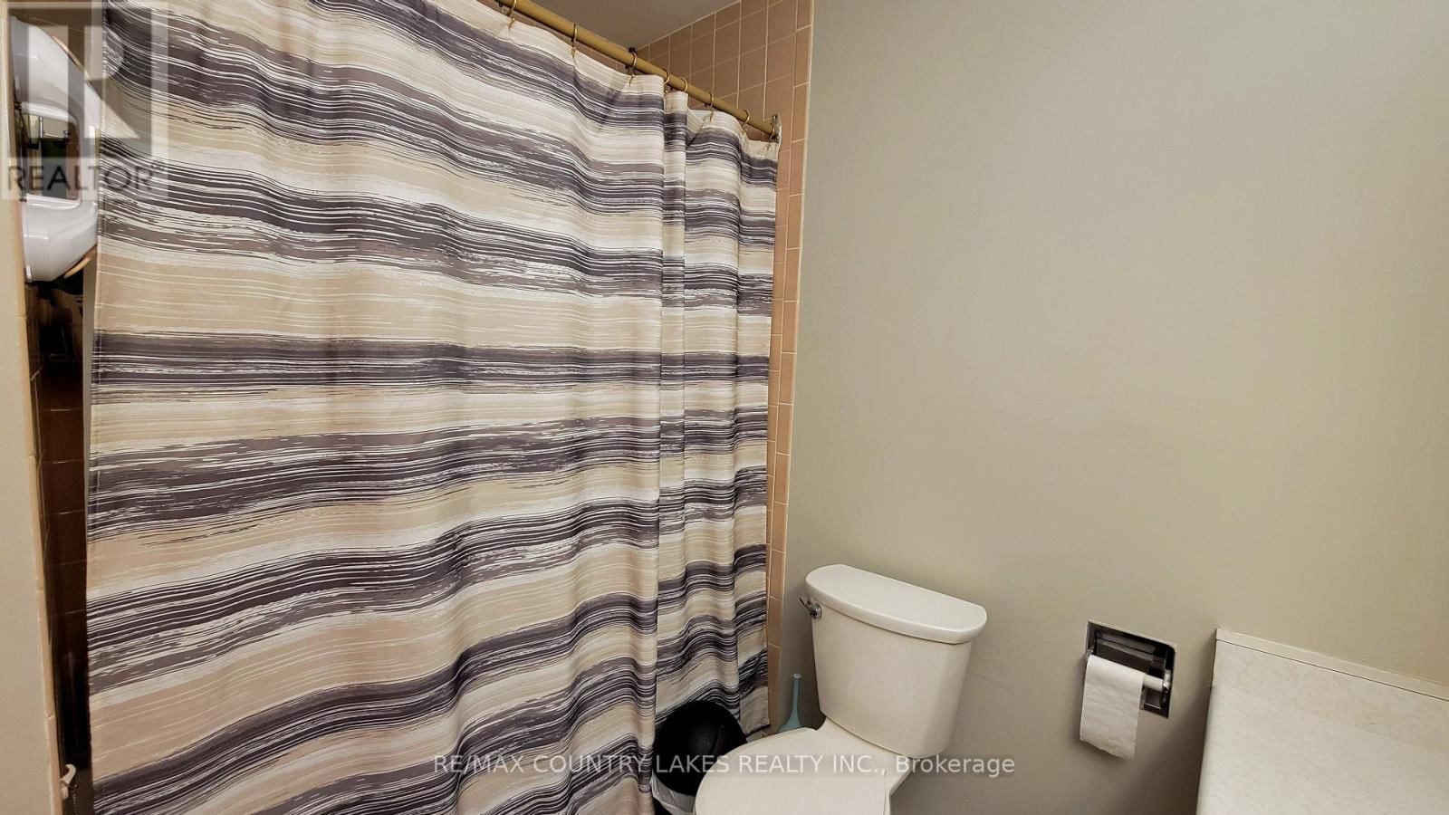 3 - 4 PARADISE BOULEVARD Image 17