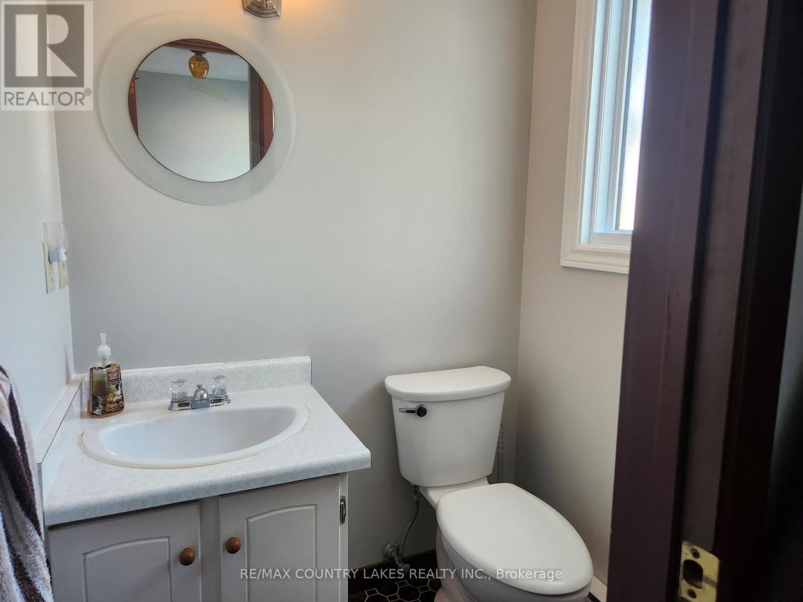 3 - 4 PARADISE BOULEVARD Image 7