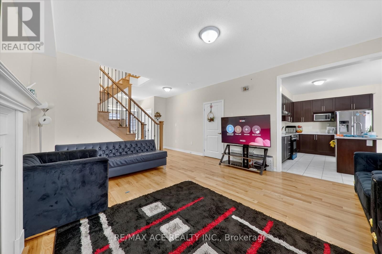 4 SANFORD CIRCLE Image 8