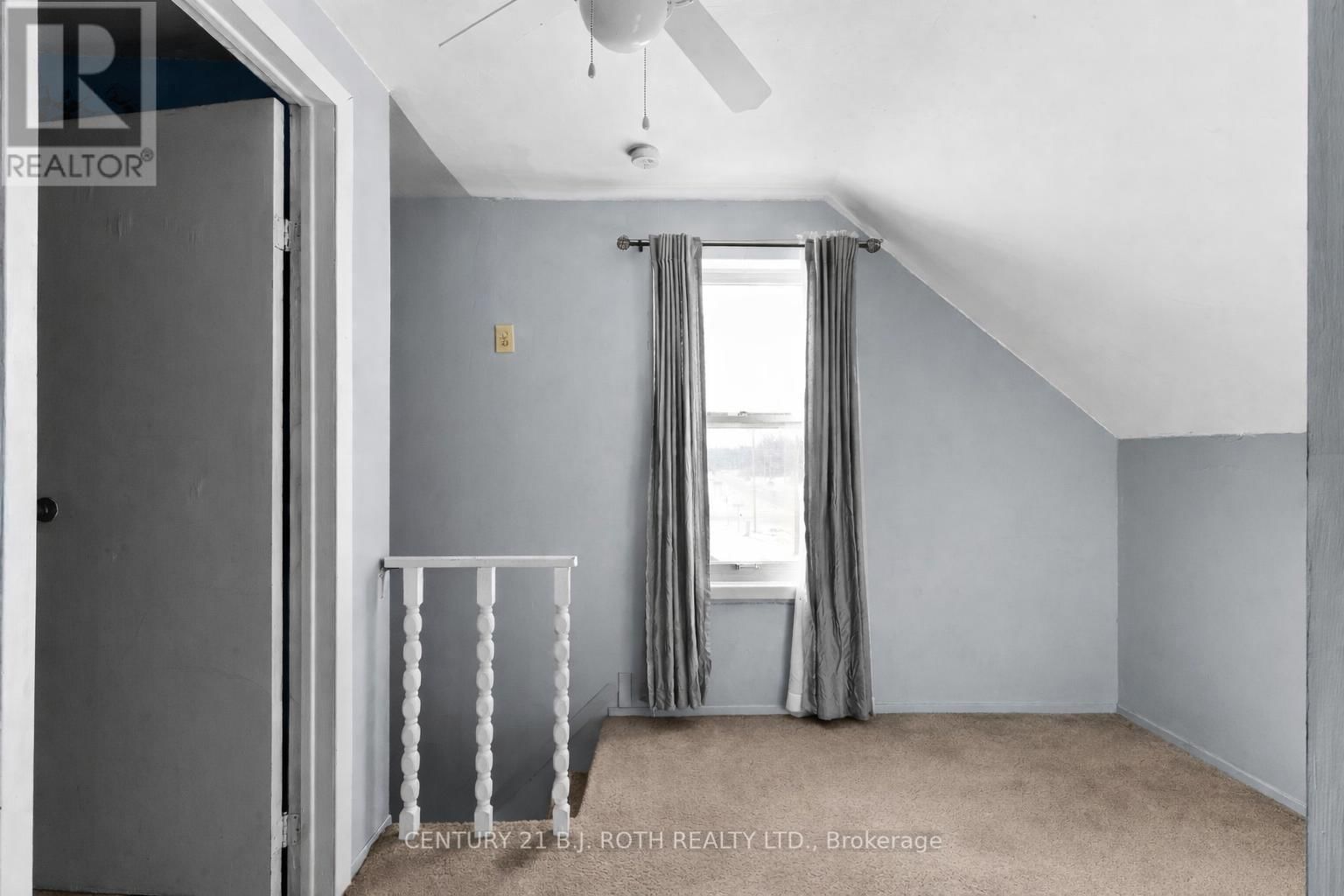 1006 FLOS 4 ROAD EAST Image 12