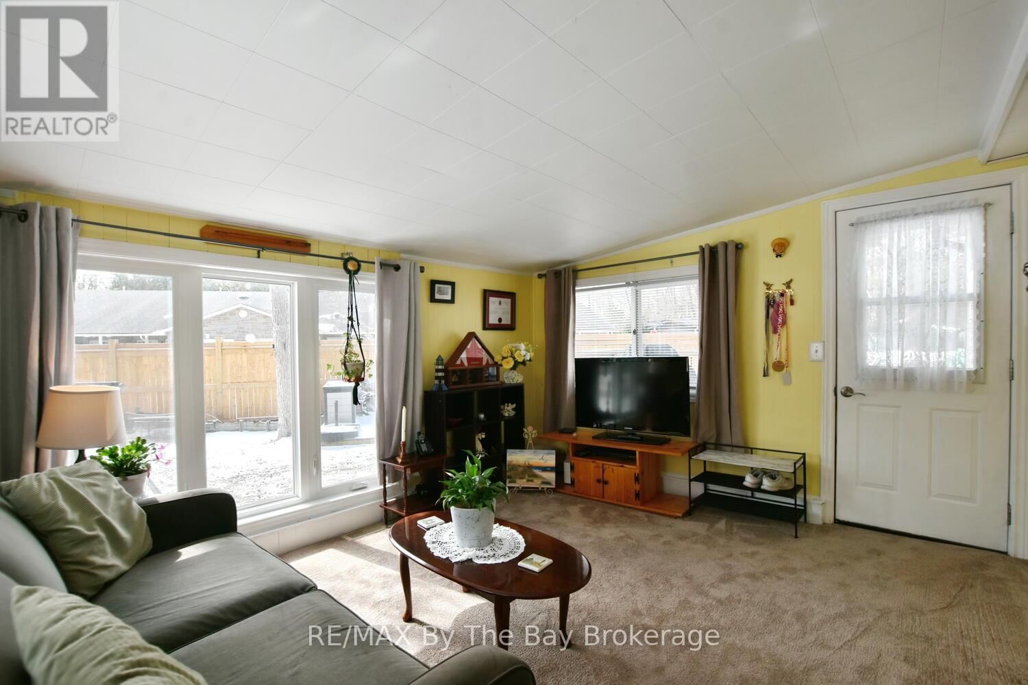 1 GOLF AVENUE Image 19