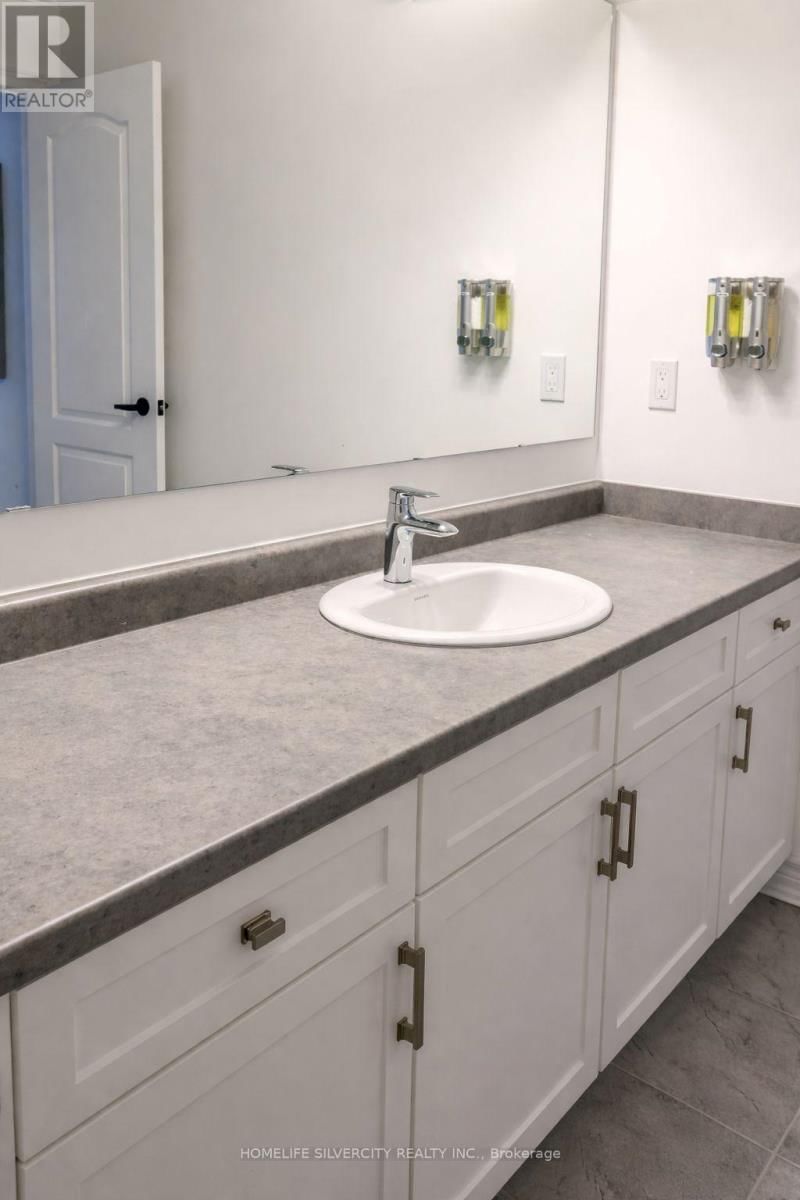 7 ARCHER AVENUE Image 17