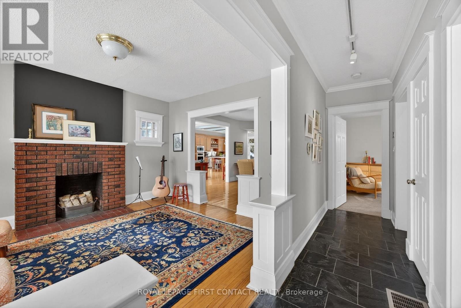 162 KEMPENFELT DRIVE Image 15