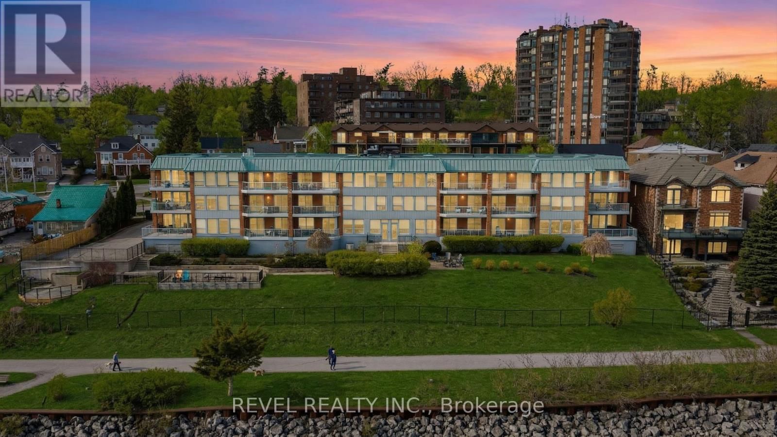 304 - 21 KEMPENFELT DRIVE Image 1