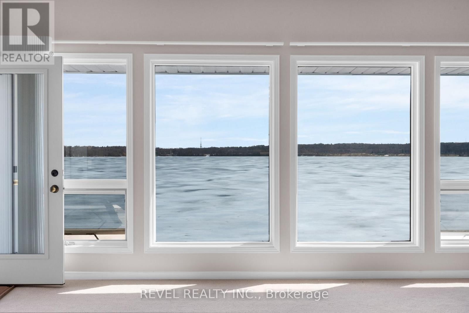 304 - 21 KEMPENFELT DRIVE Image 13