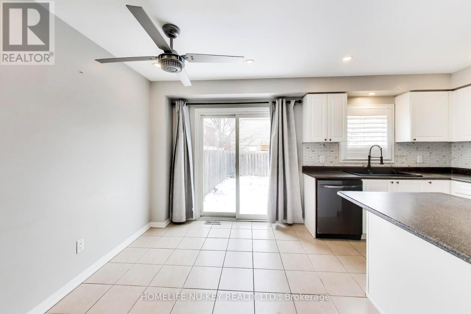 89 MAJESTY BOULEVARD Image 12