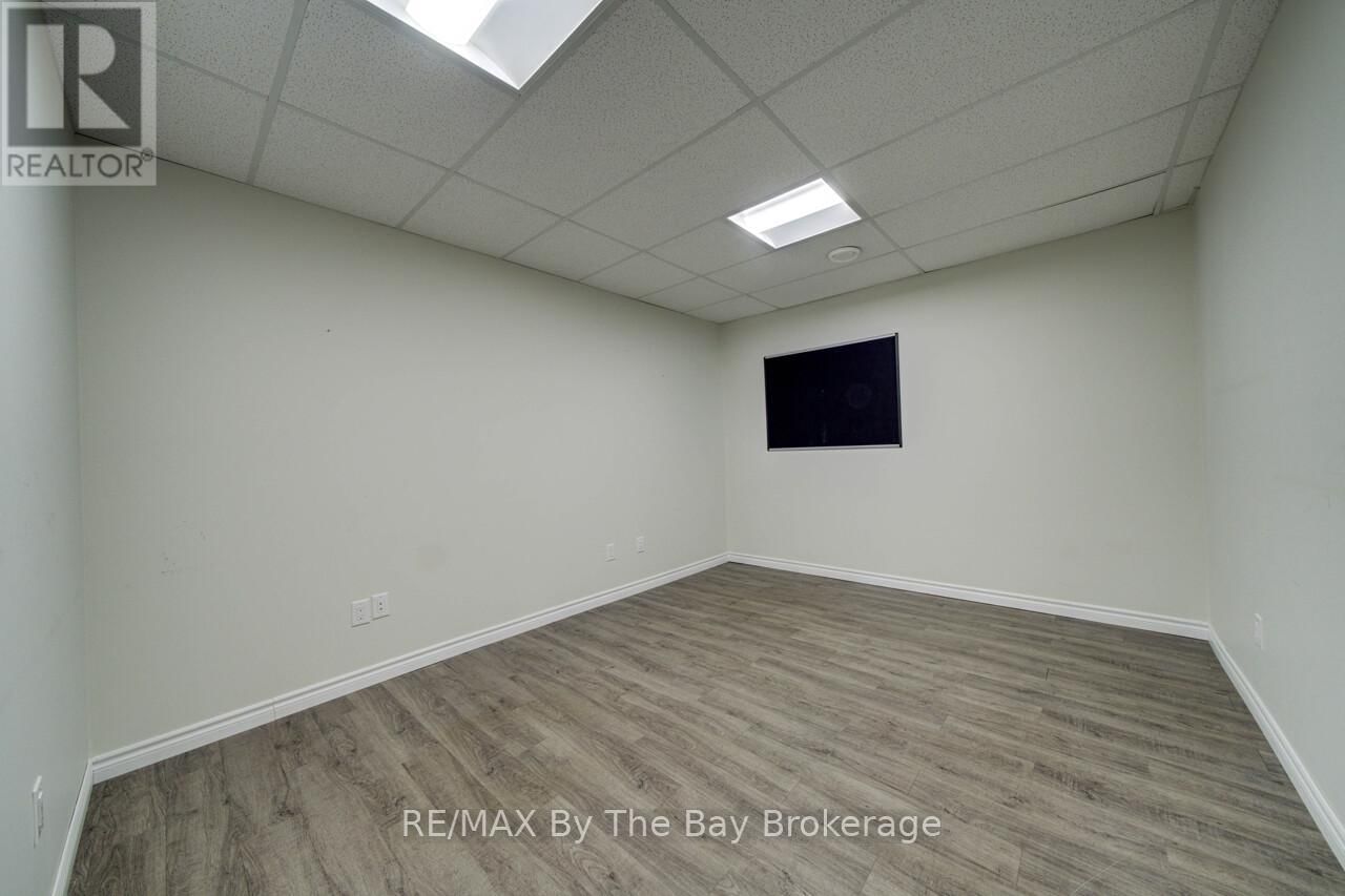 1367 MOSLEY STREET Image 21