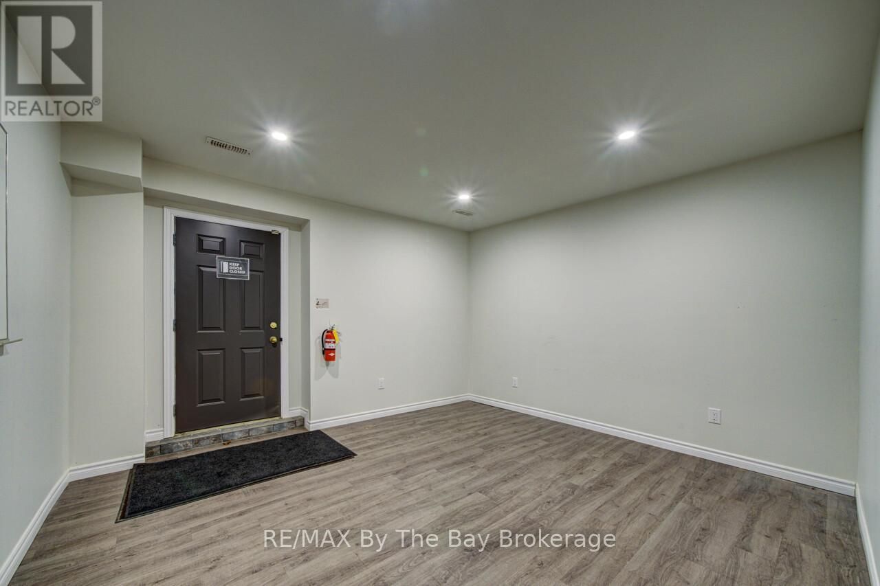 1367 MOSLEY STREET Image 26