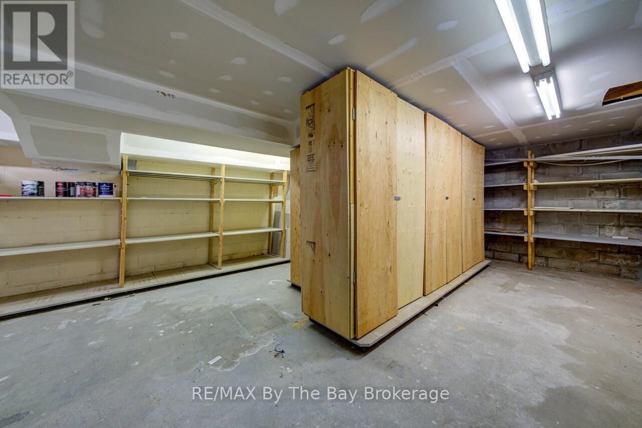 1367 MOSLEY STREET Image 28