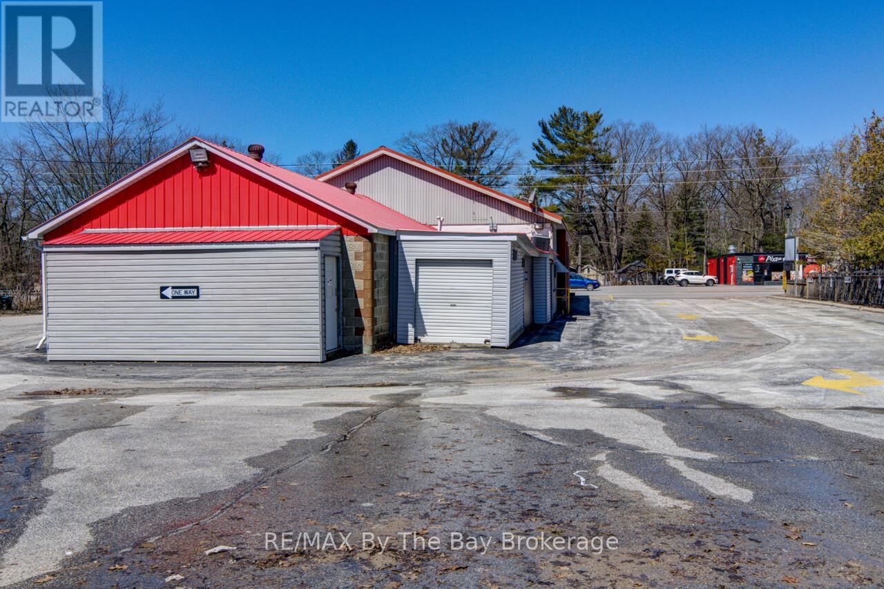 1367 MOSLEY STREET Image 8