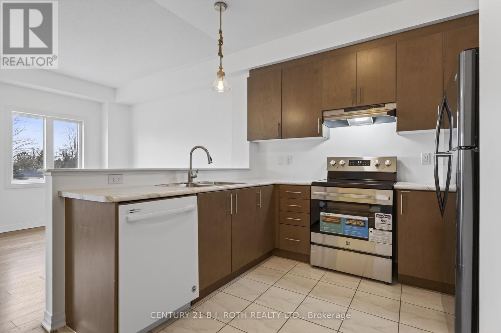 17 BEDFORD ESTATES CRESCENT Image 8