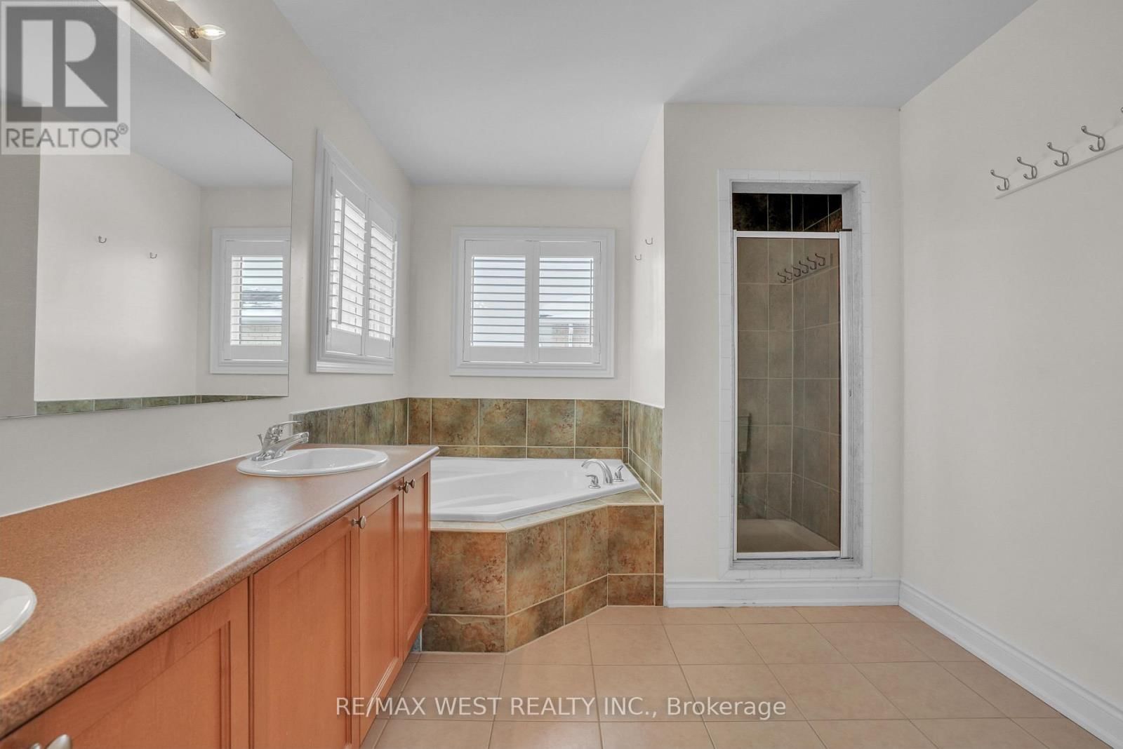 146 SANDRINGHAM DRIVE Image 10