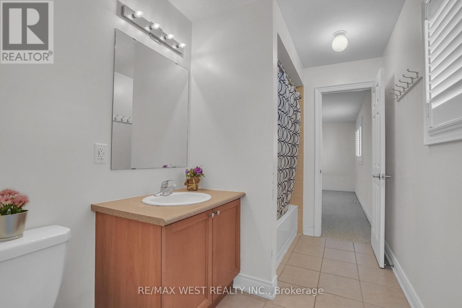 146 SANDRINGHAM DRIVE Image 12