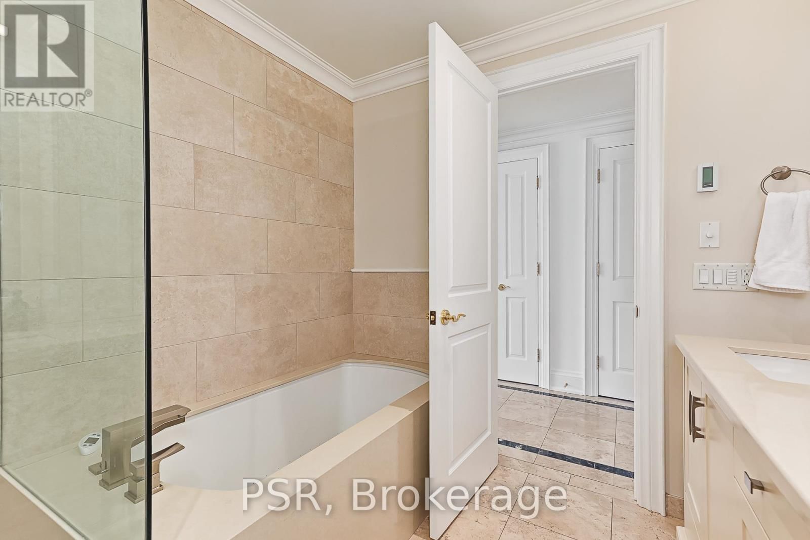 306 - 40 TROTT BOULEVARD Image 10