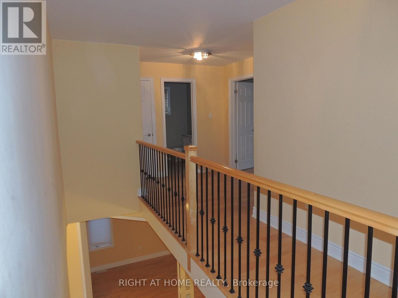 Upper - 42 WESTMINSTER CIRCLE NORTH Image 18