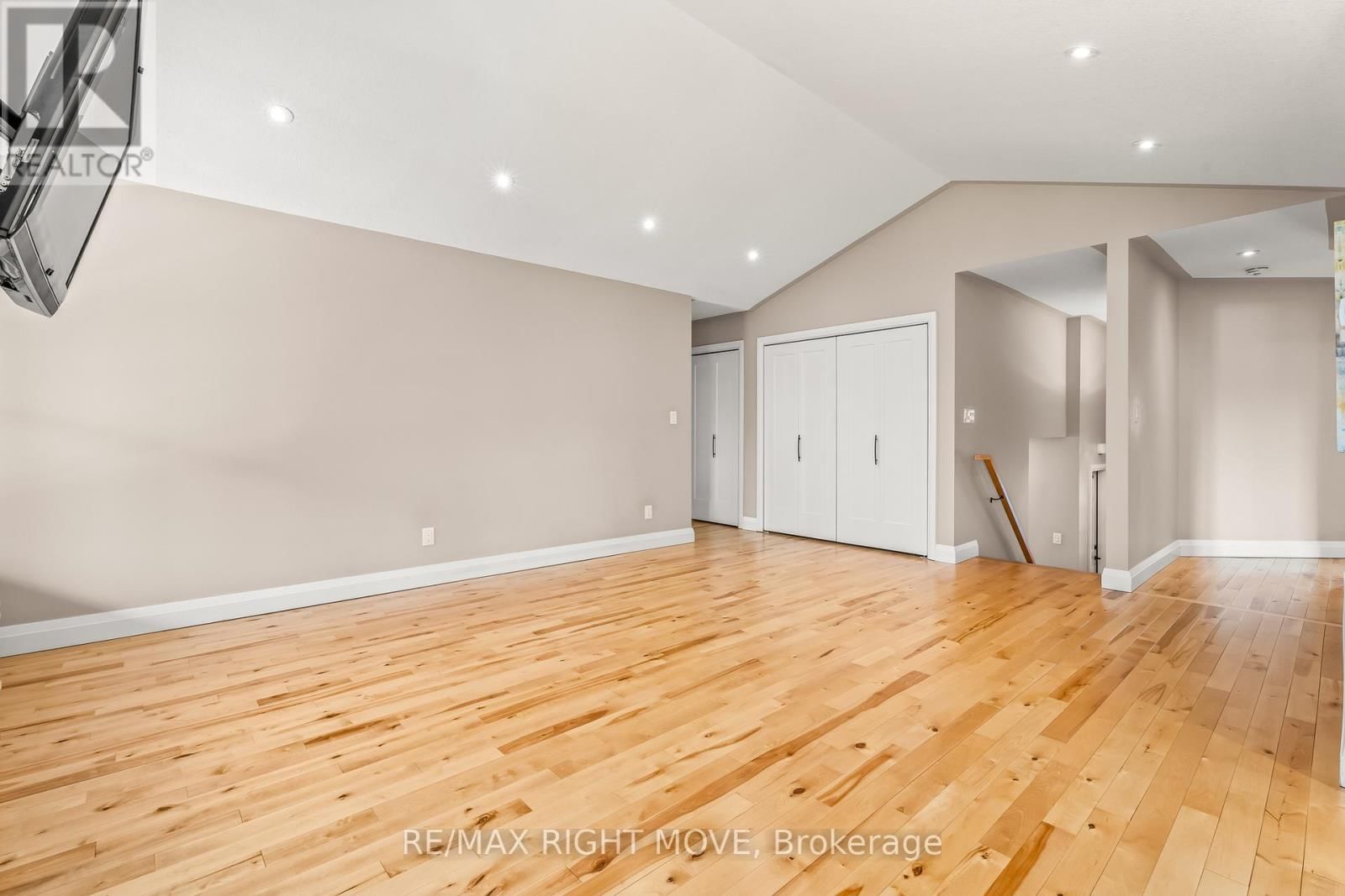 9 SUNRISE CIRCLE Image 18