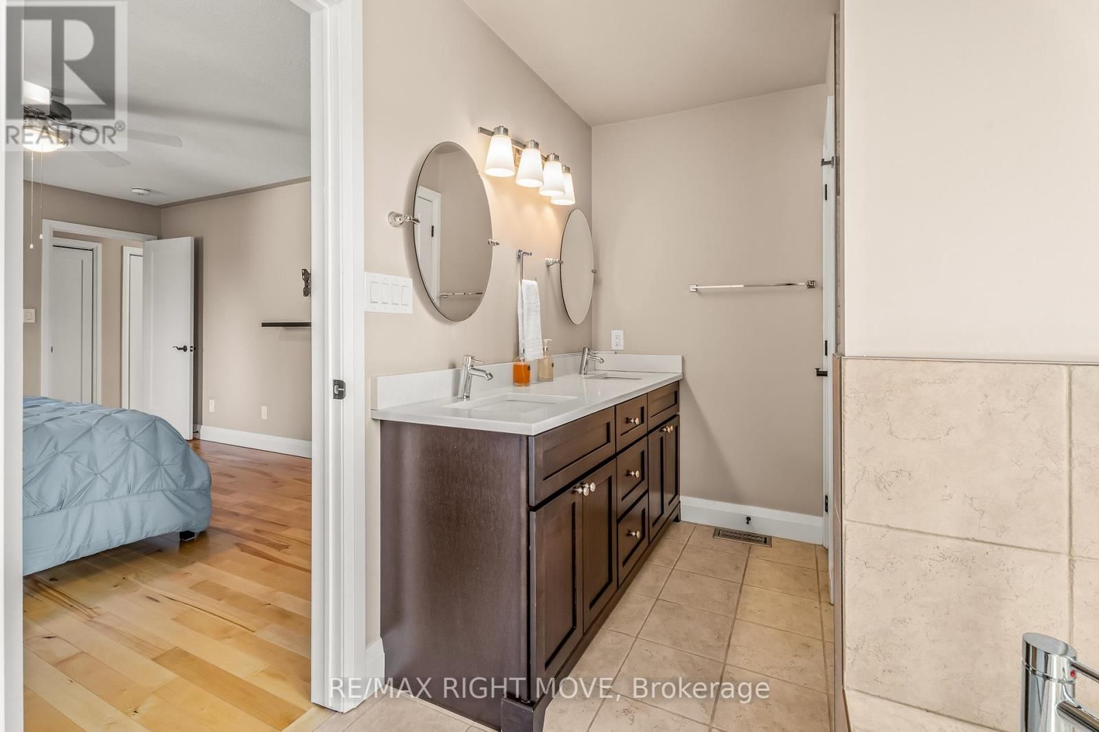 9 SUNRISE CIRCLE Image 21