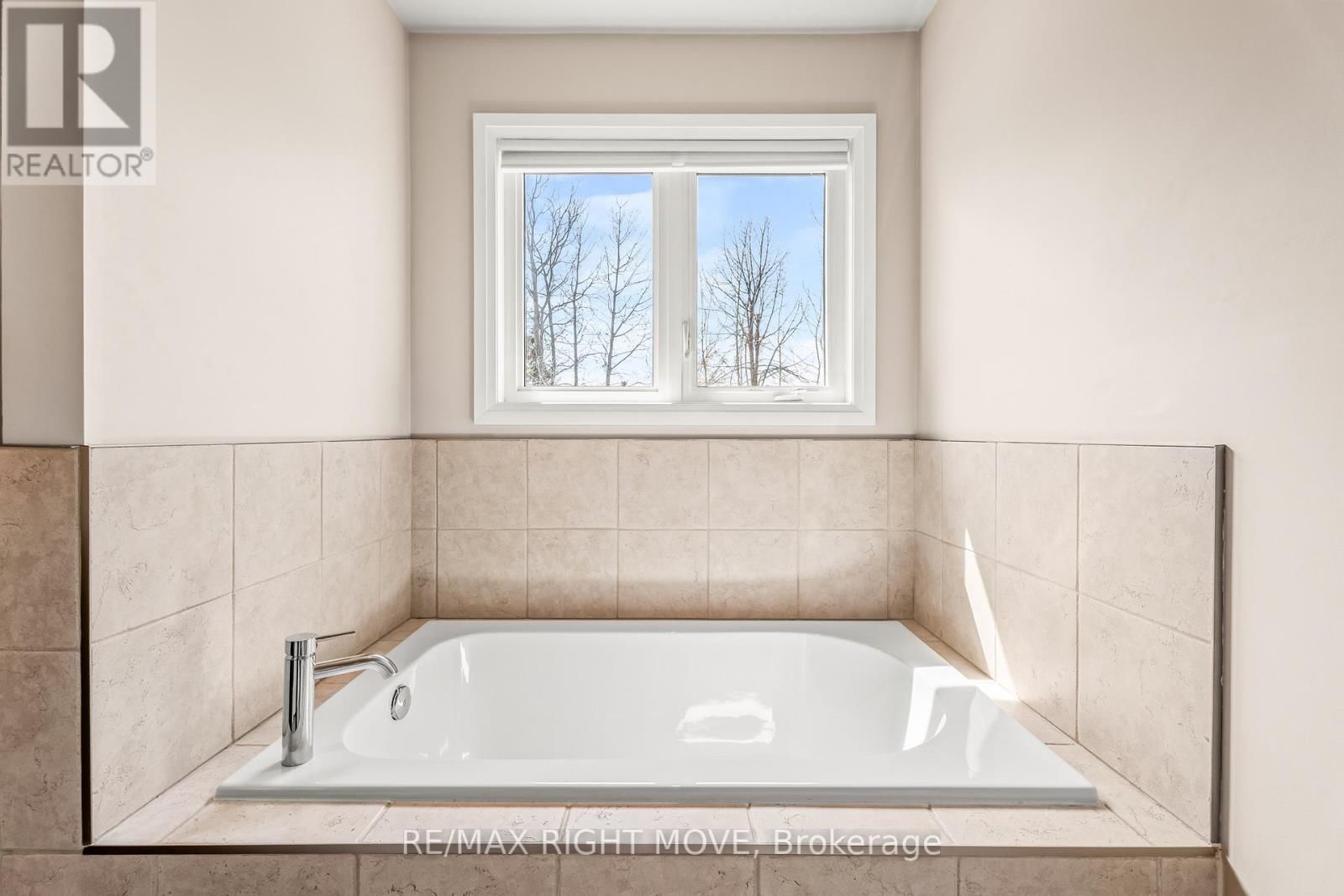 9 SUNRISE CIRCLE Image 23