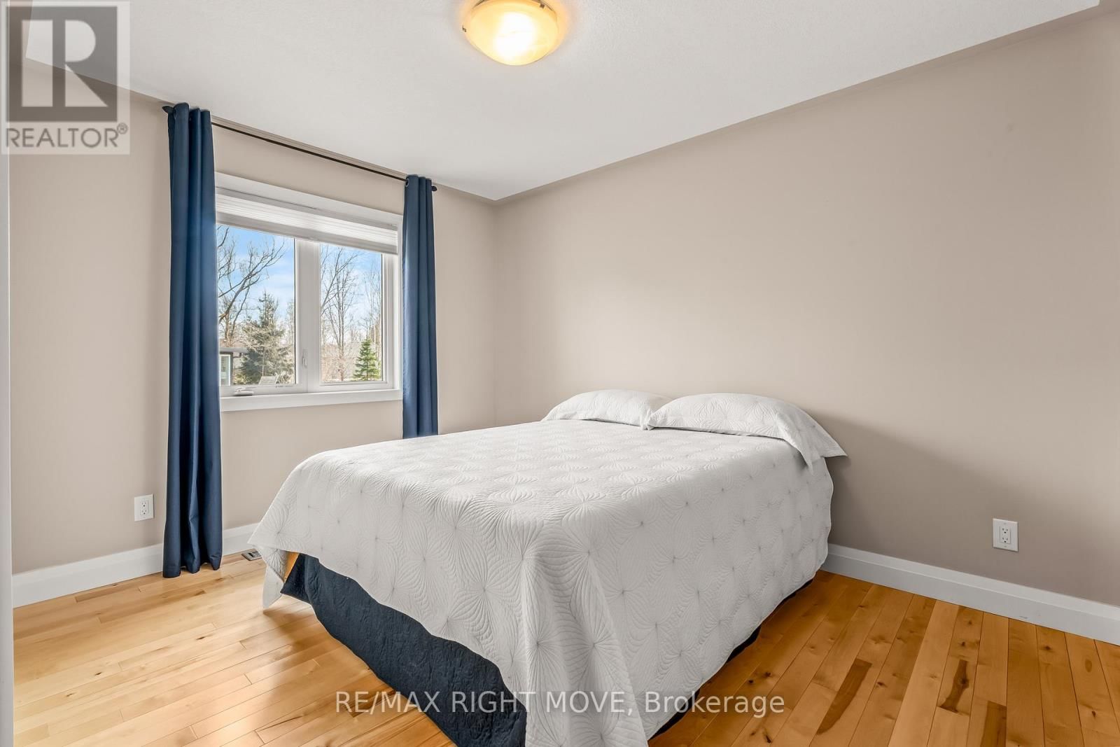 9 SUNRISE CIRCLE Image 24