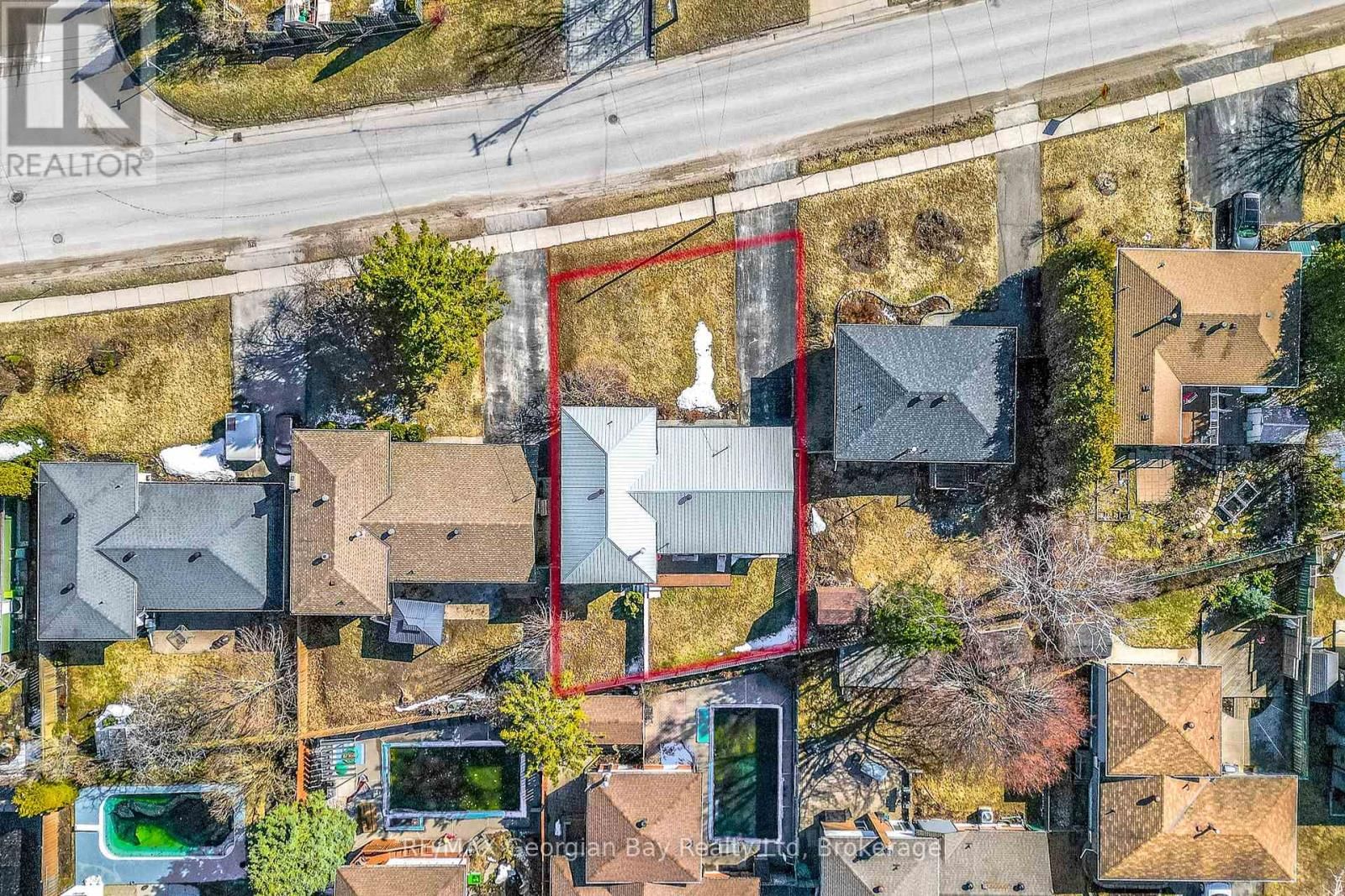 648 MANLY STREET Image 32