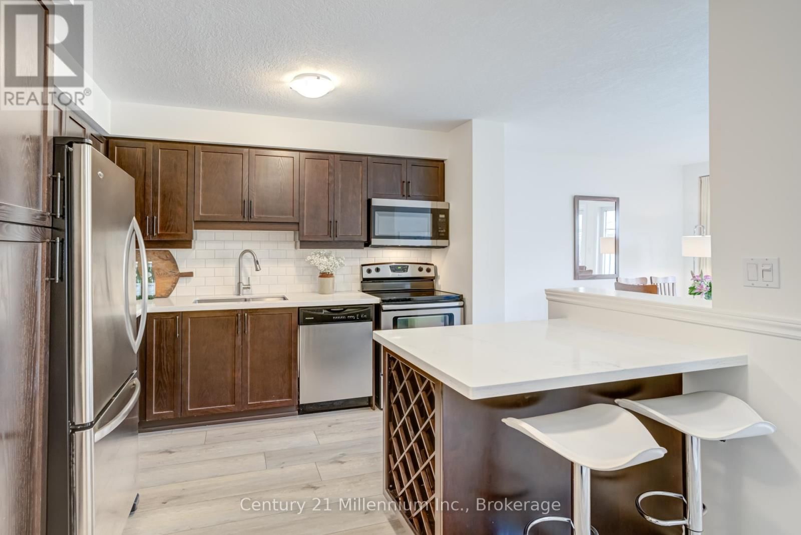 37 - 37-37 SILVER GLEN BOULEVARD Image 11