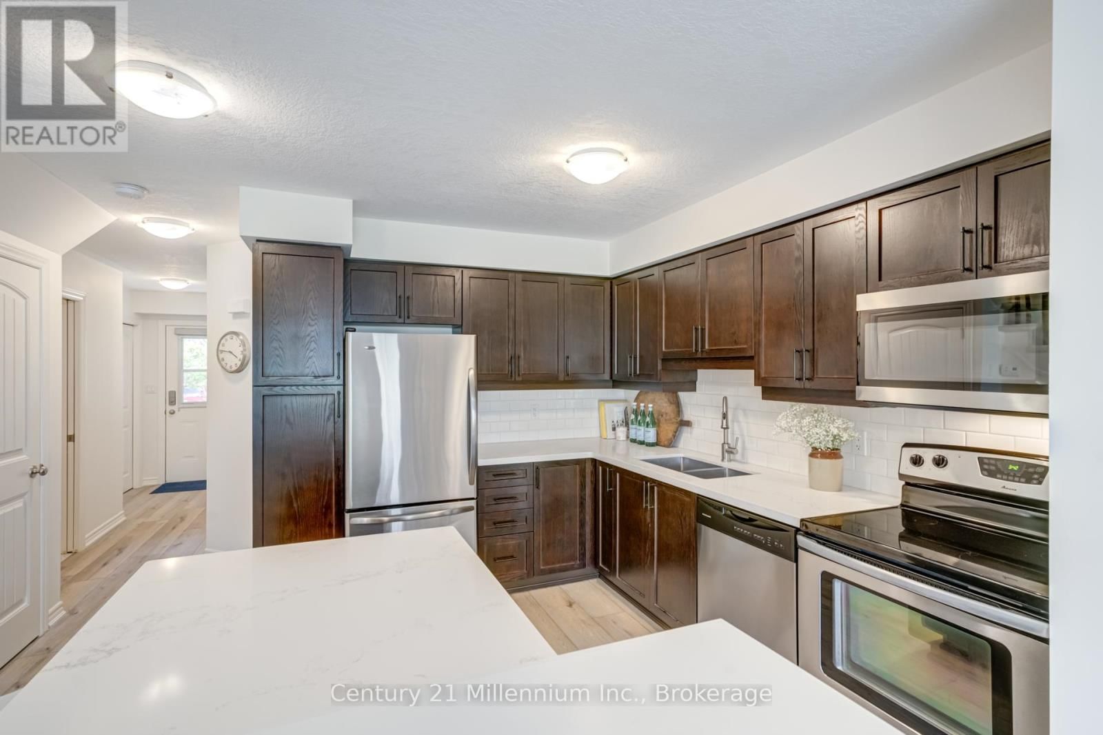 37 - 37-37 SILVER GLEN BOULEVARD Image 12