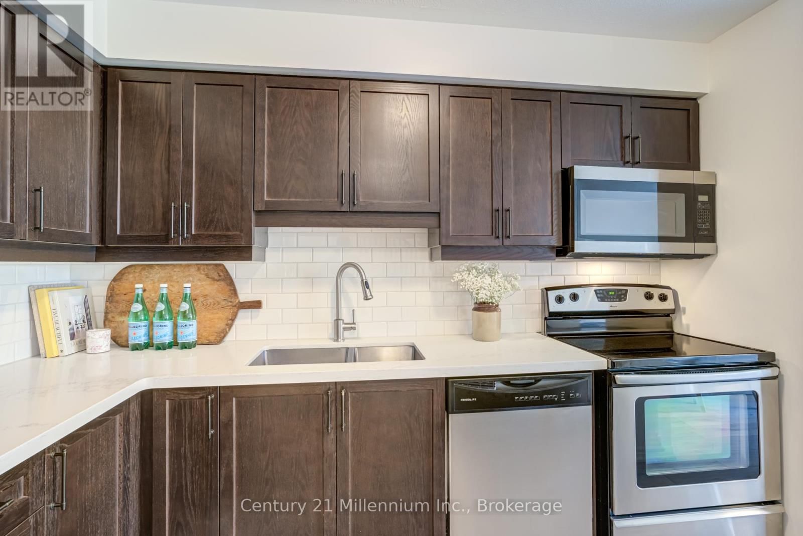 37 - 37-37 SILVER GLEN BOULEVARD Image 13