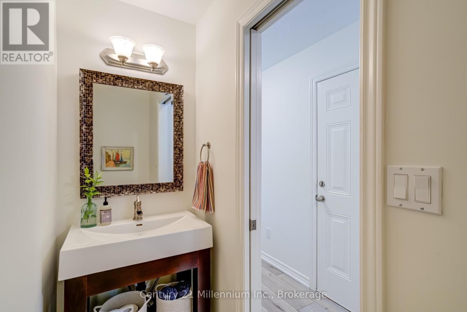 37 - 37-37 SILVER GLEN BOULEVARD Image 19