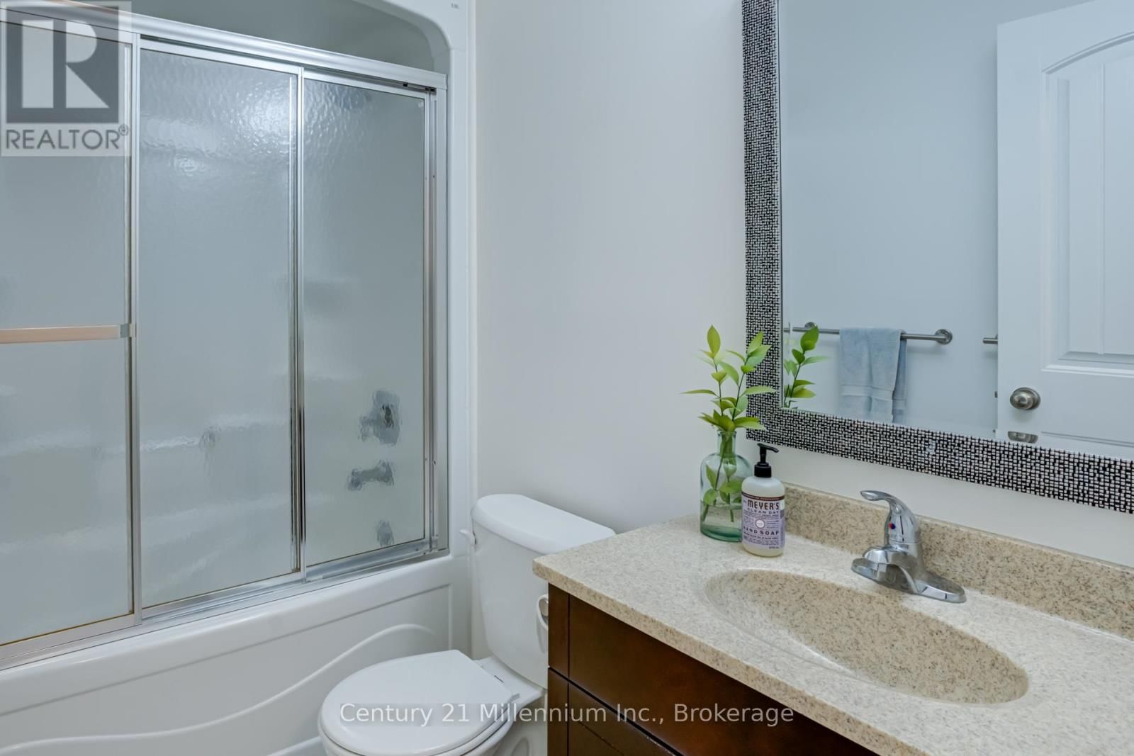 37 - 37-37 SILVER GLEN BOULEVARD Image 29