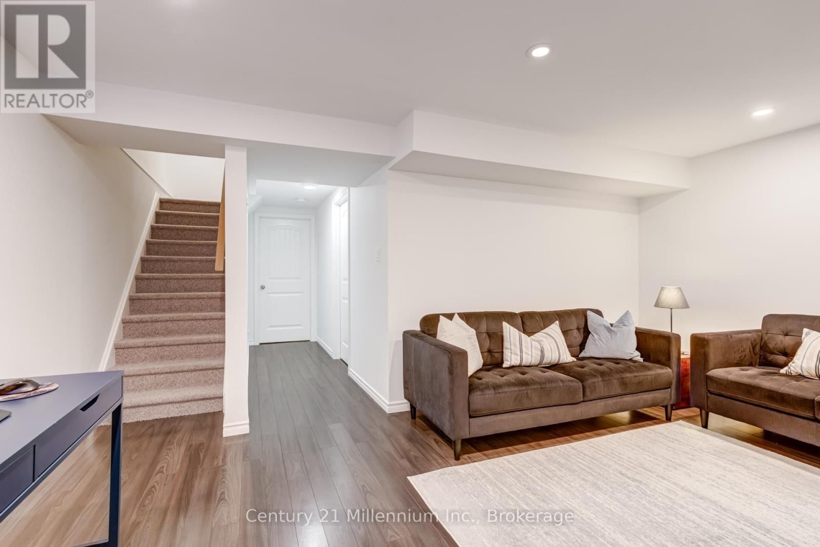 37 - 37-37 SILVER GLEN BOULEVARD Image 31