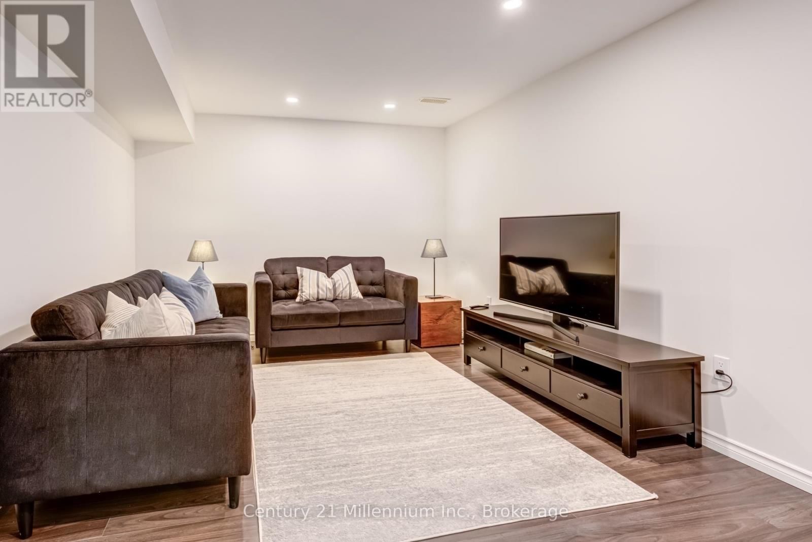 37 - 37-37 SILVER GLEN BOULEVARD Image 32