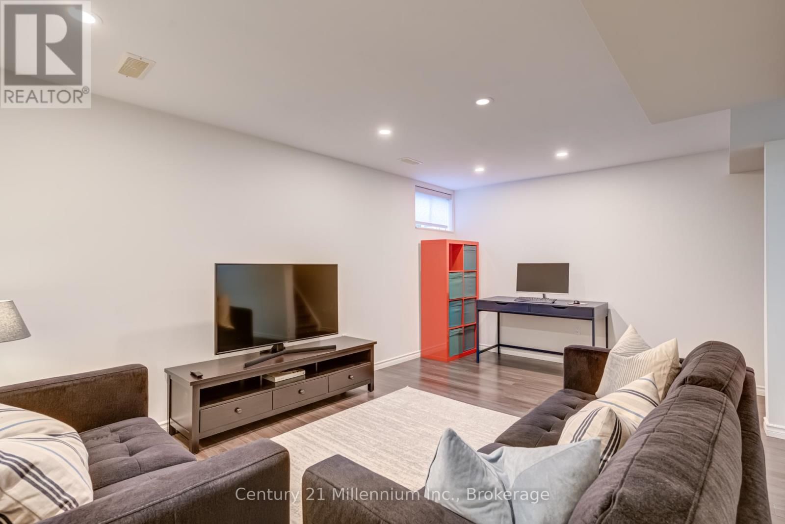 37 - 37-37 SILVER GLEN BOULEVARD Image 33