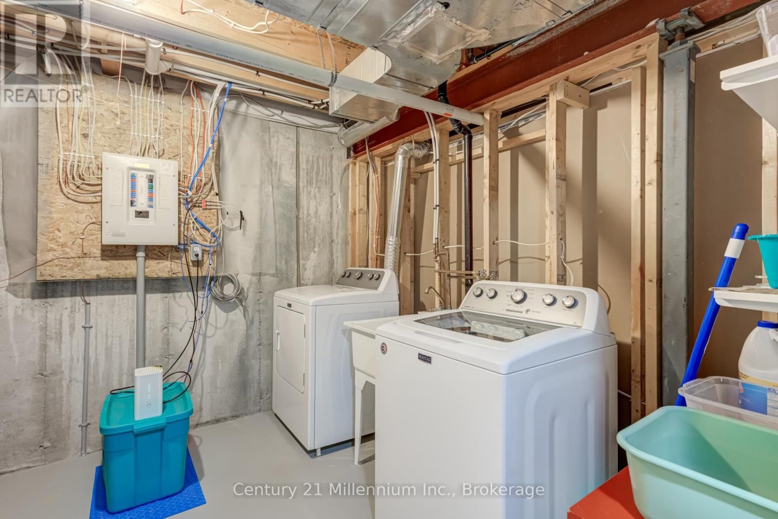 37 - 37-37 SILVER GLEN BOULEVARD Image 34