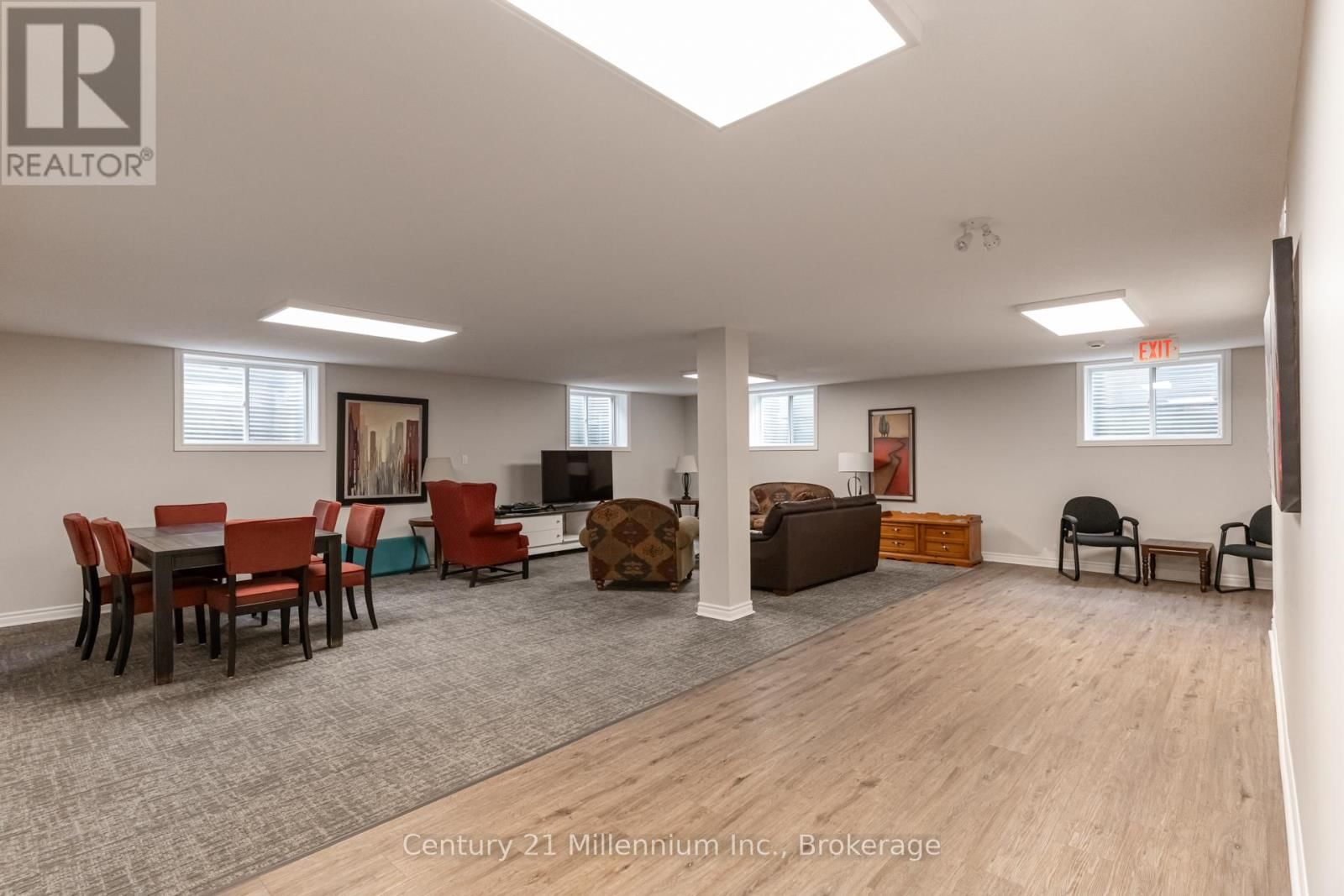 37 - 37-37 SILVER GLEN BOULEVARD Image 40