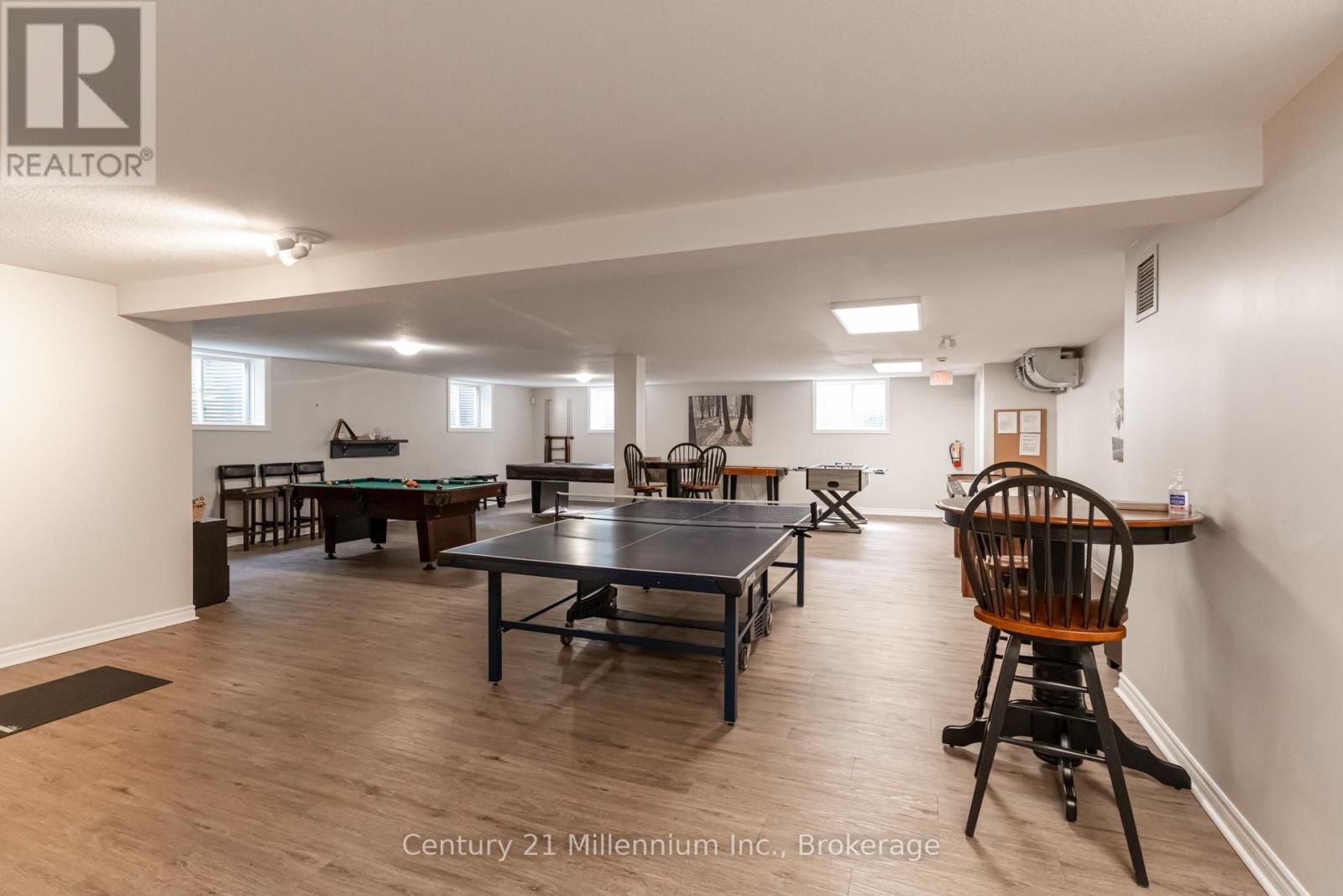 37 - 37-37 SILVER GLEN BOULEVARD Image 41