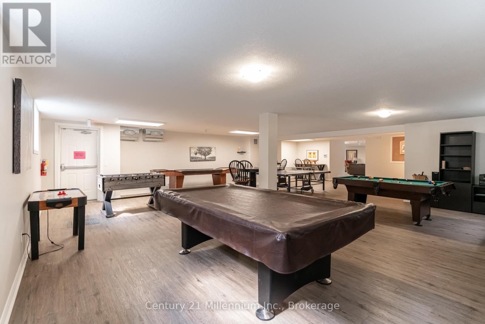 37 - 37-37 SILVER GLEN BOULEVARD Image 43