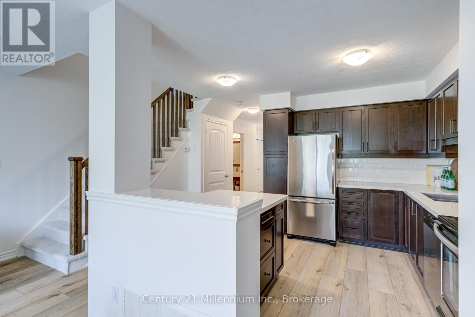 37 - 37-37 SILVER GLEN BOULEVARD Image 9