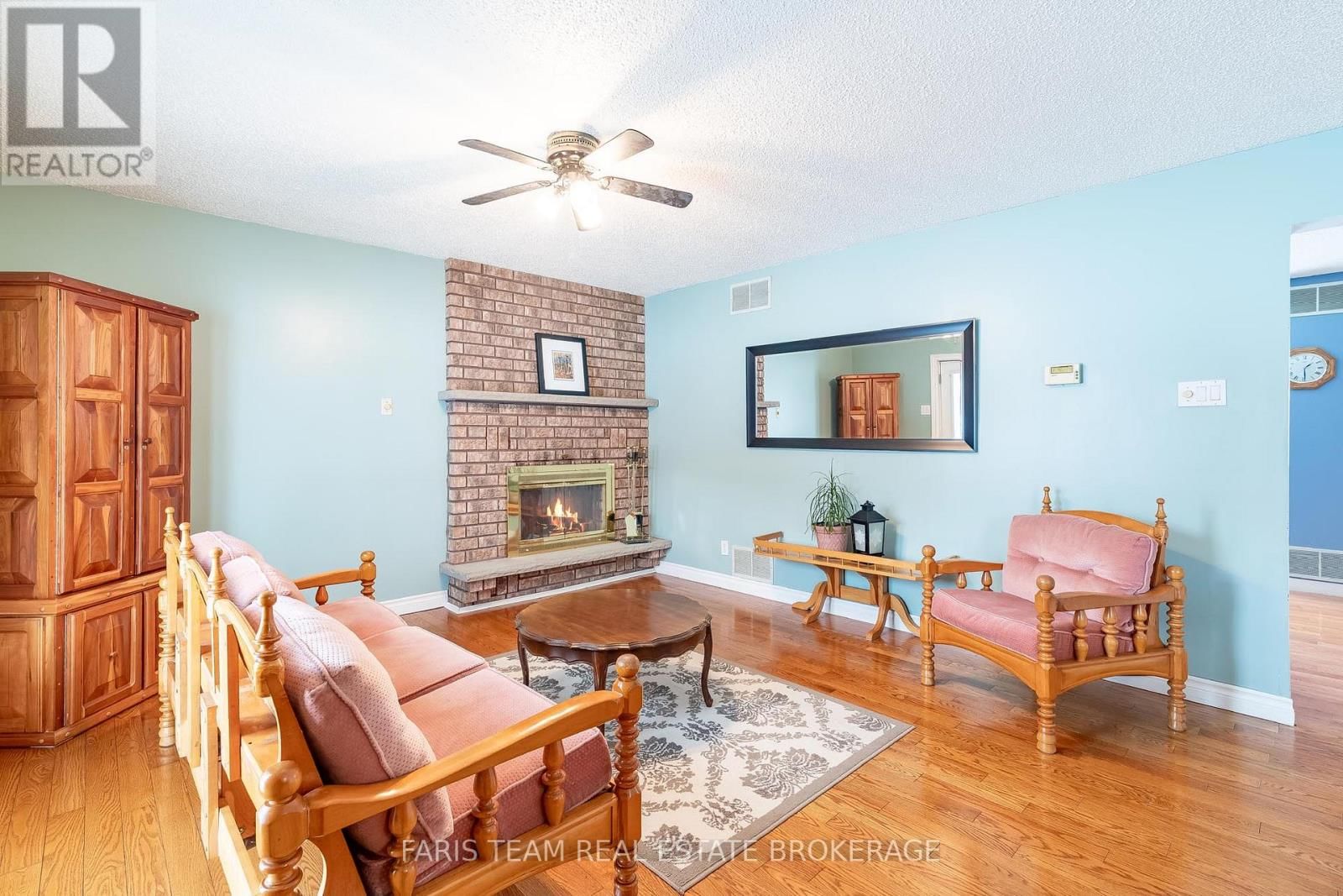 2104 NEWTON STREET Image 12