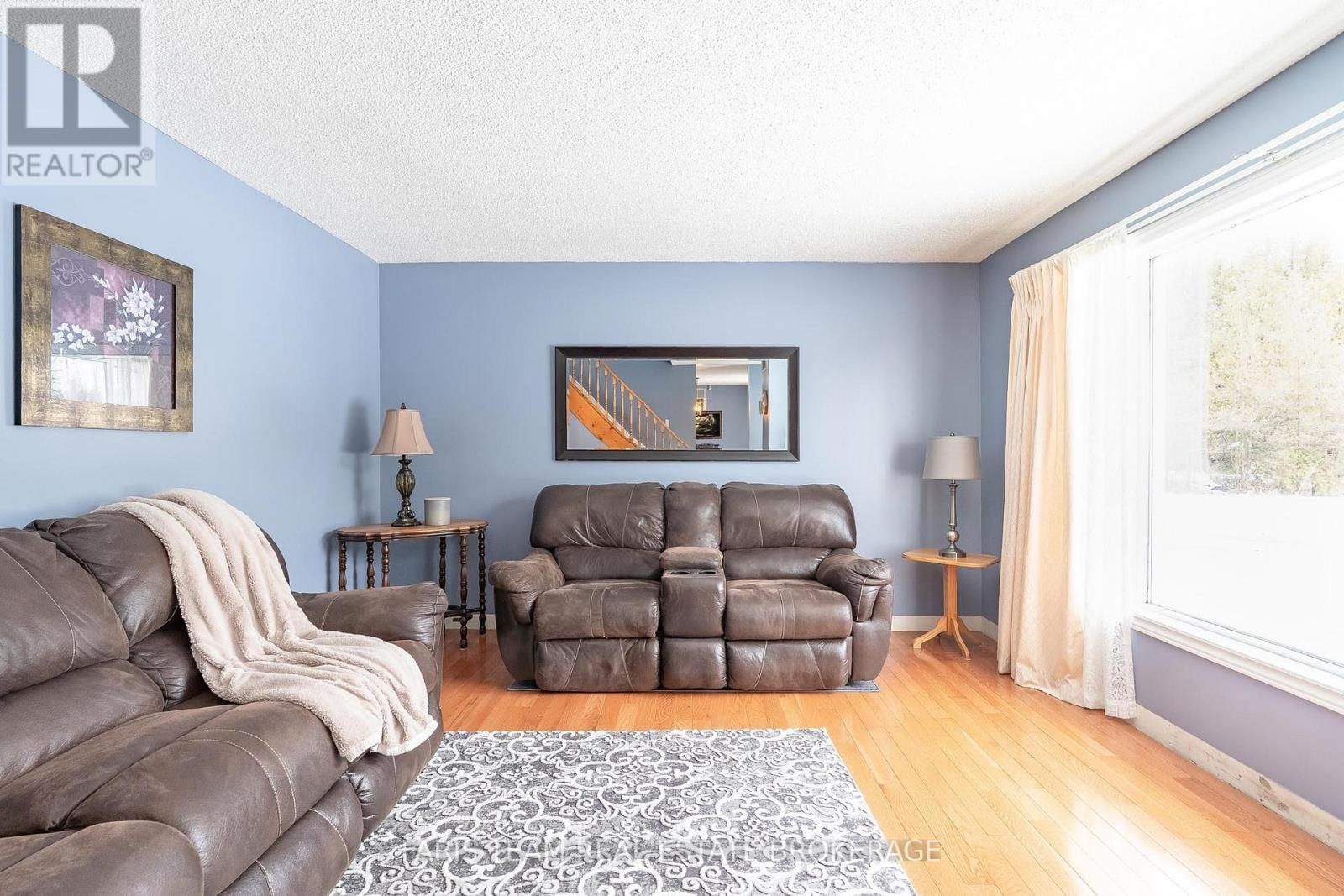 2104 NEWTON STREET Image 17